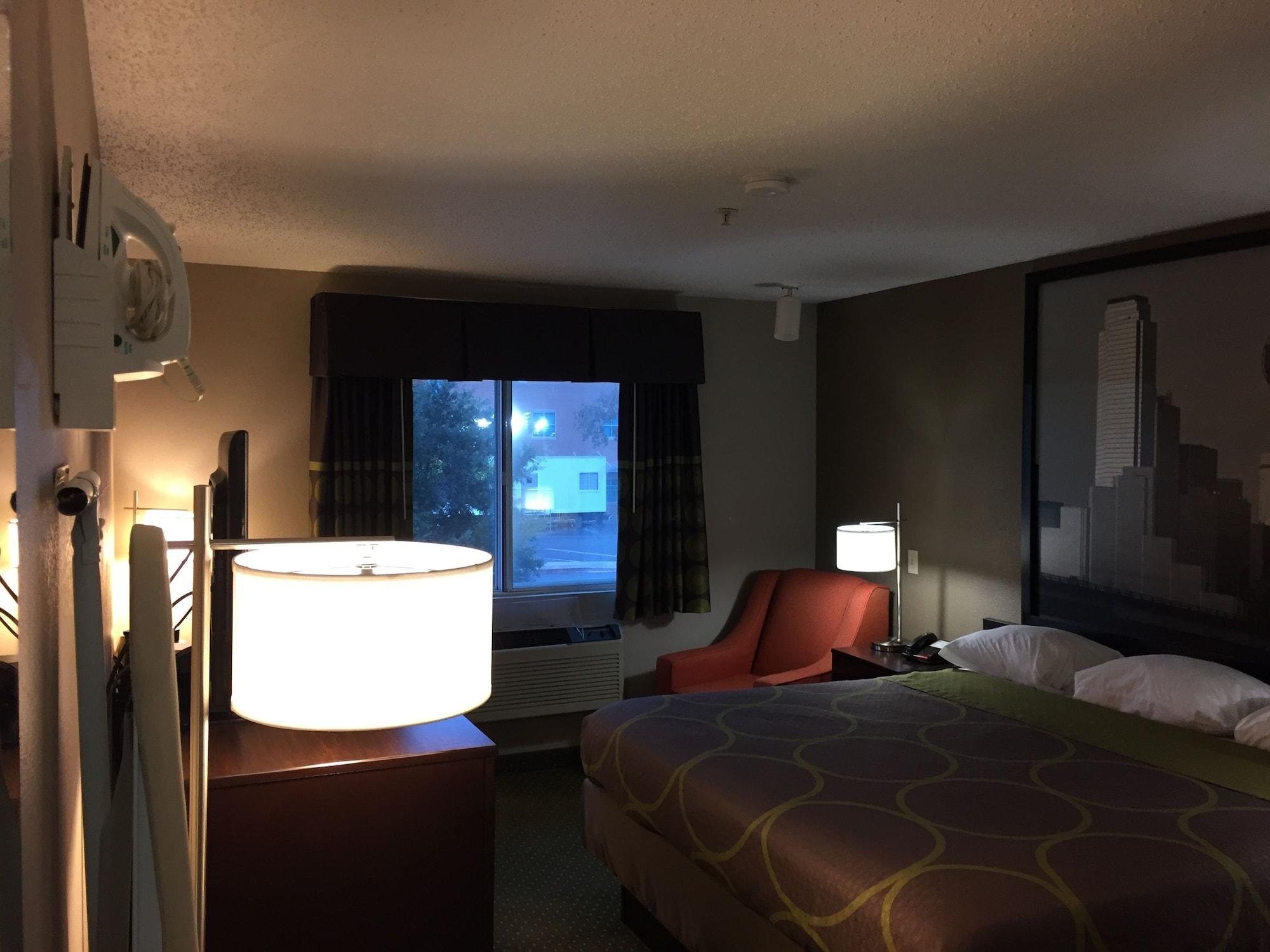 Мотель Super 8 By Wyndham Bedford Dfw Airport West Экстерьер фото