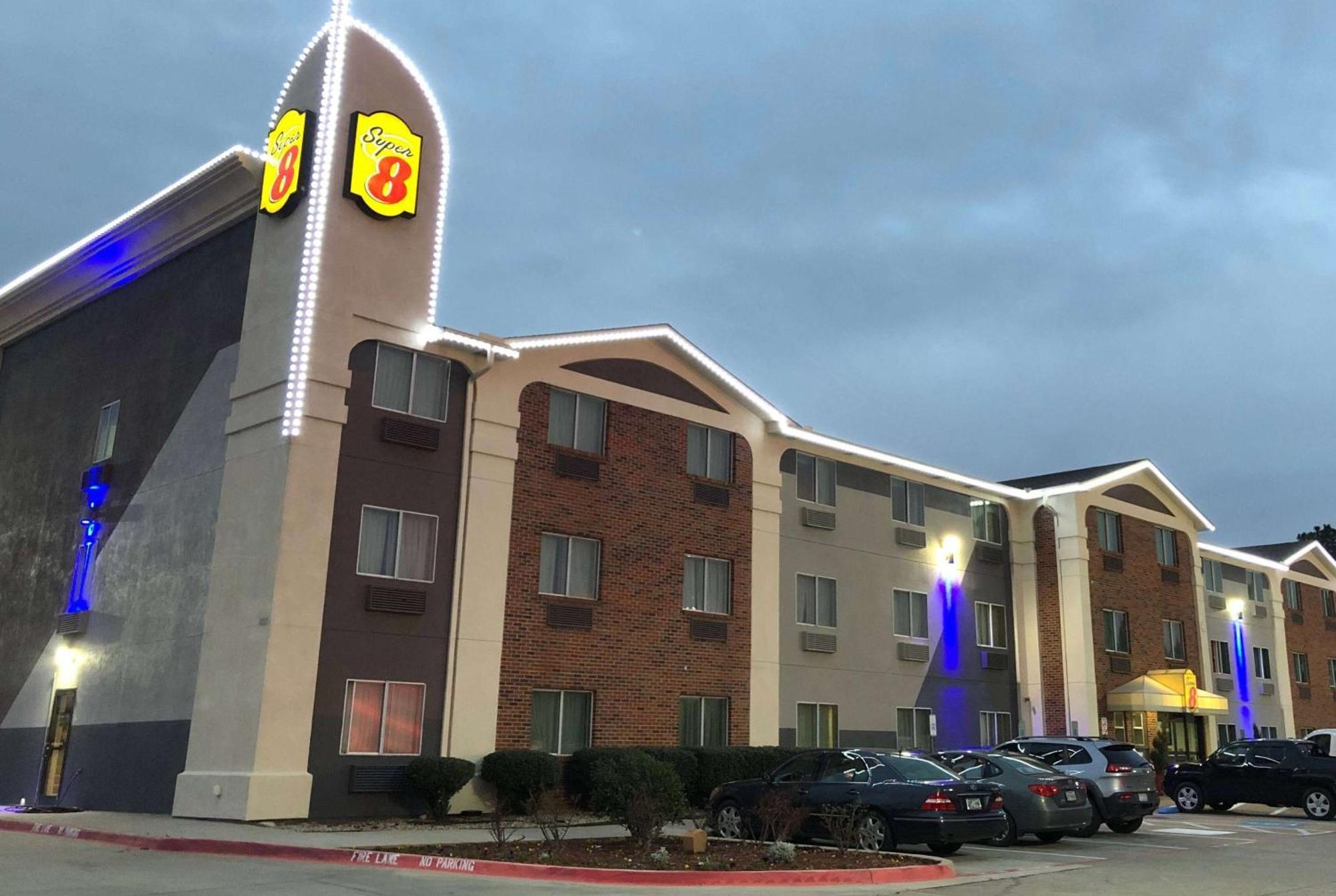 Мотель Super 8 By Wyndham Bedford Dfw Airport West Экстерьер фото